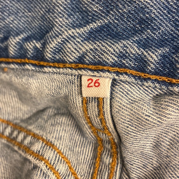 Levi’s High Rise Denim Shorts - Picture 4 of 9